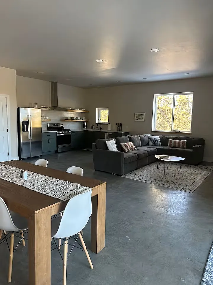 2 bed, 1750 sqft, $2,500 — Photo 2