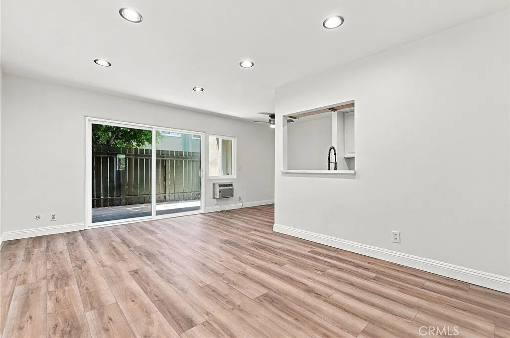 1 bed, 697 sqft, $3,100 — Photo 2