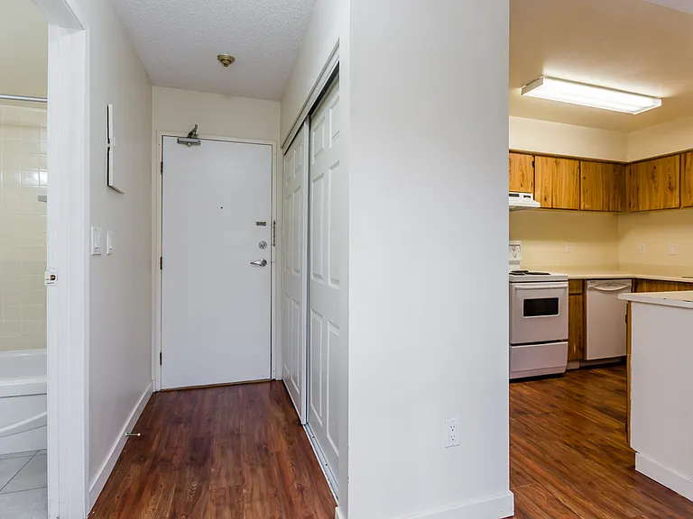 2328 Cambridge St — Photo 10