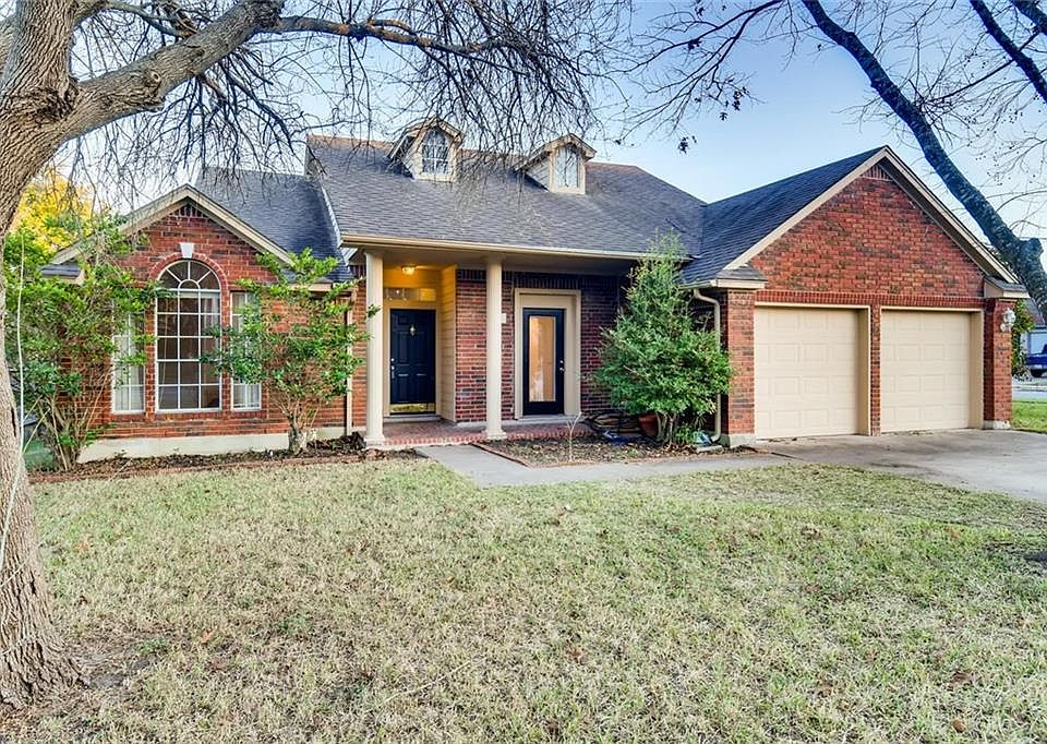 1st image of 811 Canyon Bend Dr