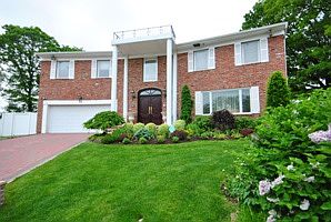1st image of 22 Pin Oak Dr