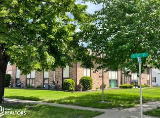 403 2nd Ave E APT 4, Oskaloosa, IA 52577