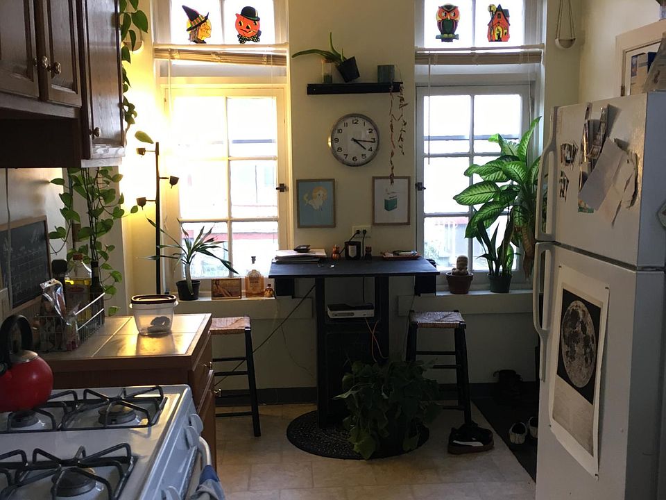 2nd image of 72 W River St #1L