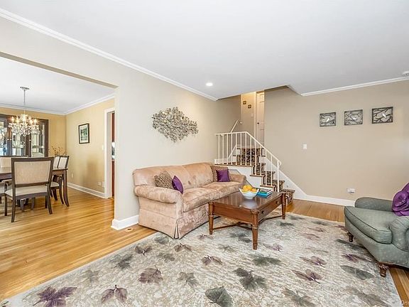3rd image of 176 Lakeview Ave