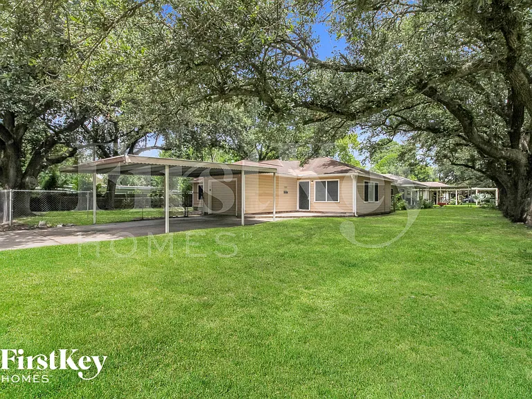 1108 W Camp Cir — Photo 1