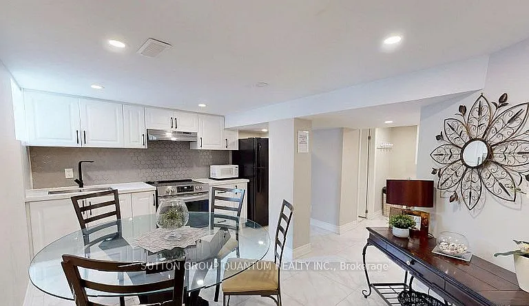 507 Upper James St — Photo 3
