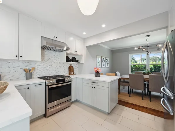 1039 Brookwood Rd, Oakland, CA 94610