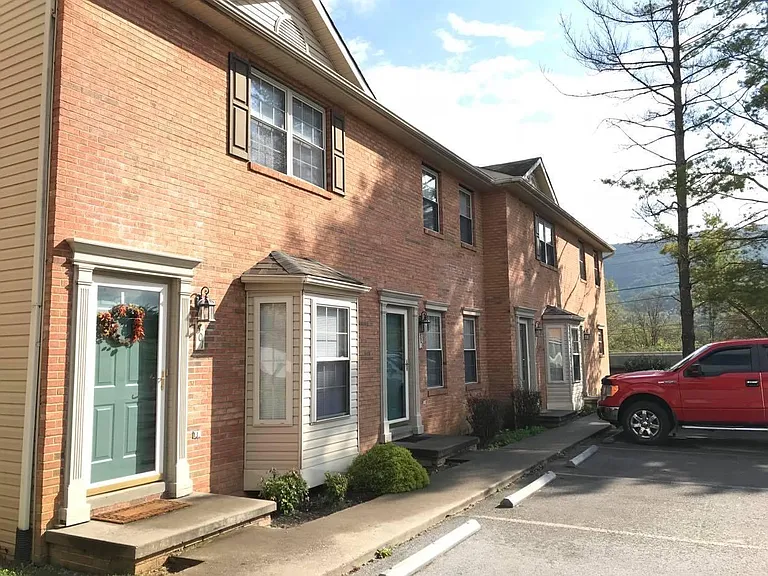 403 Woodspoint Dr — Photo 5
