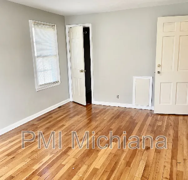 1311 E Monroe St — Photo 3