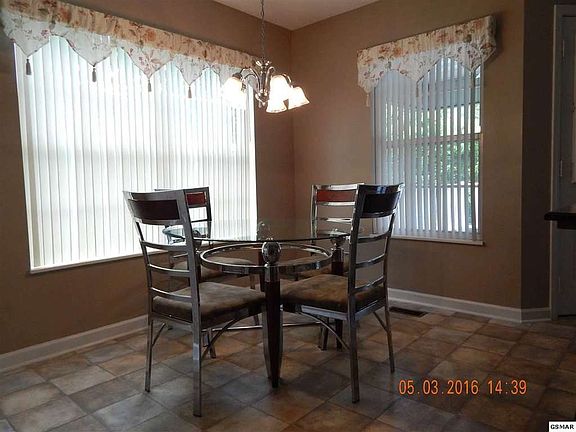 4th image of 3131 Fairoaks Dr