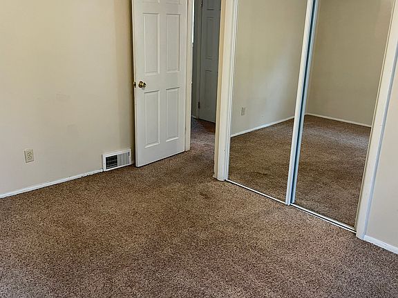 5th image of 403 Tudor Ln