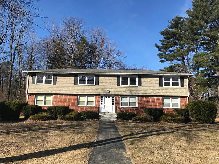 2 Greenleaf Dr #2C — Photo 1