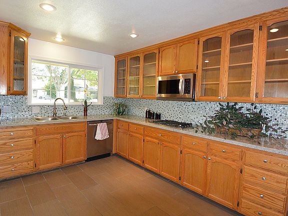 3rd image of 211 N Park Victoria Dr