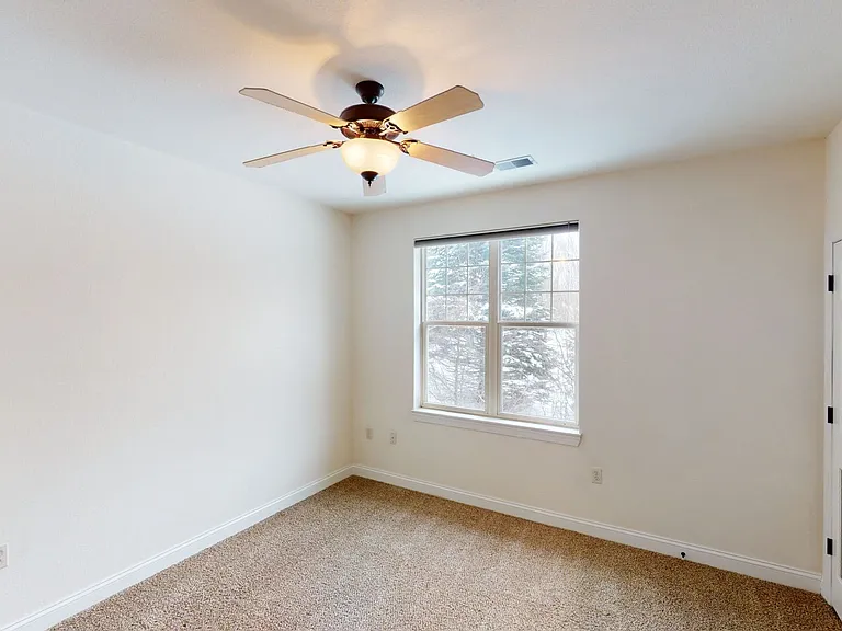 Delafield Lakes Apartments — Photo 24