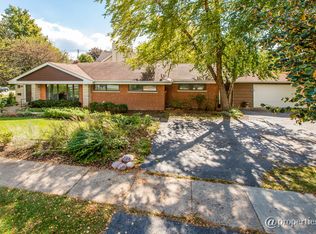 2561 Central Rd, Glenview, IL 60025
