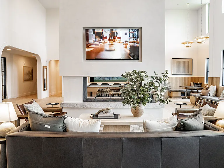 The Olsen — Photo 22
