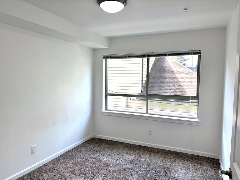 Roseland Apartments — Photo 12