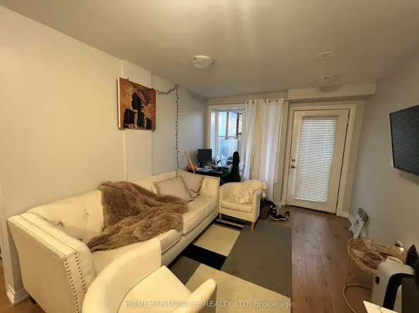 1165 Journeyman Ln #108, Mississauga, ON L5J 0B6