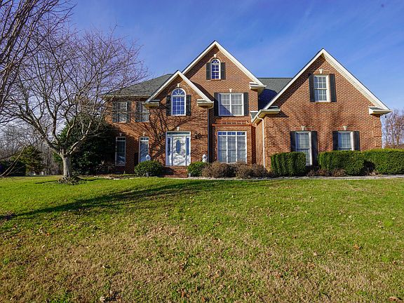 2nd image of 7811 Glenshannon Ln