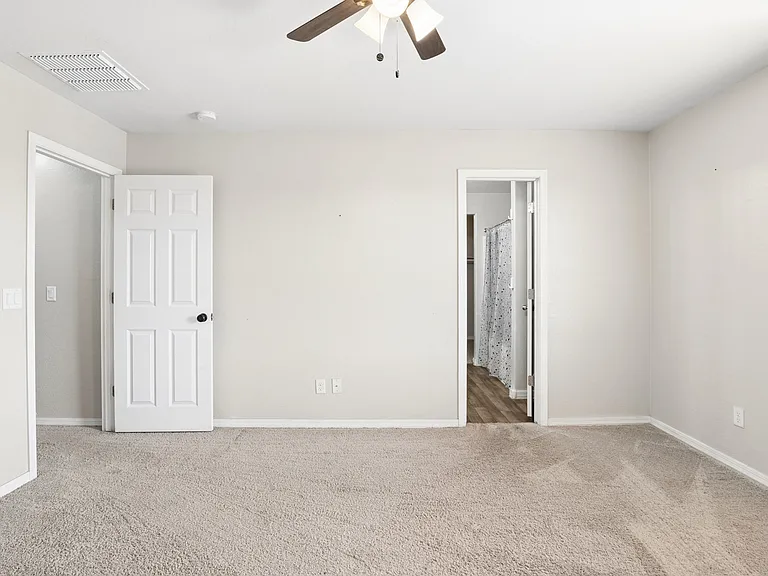 1748 N Logan Ln — Photo 14
