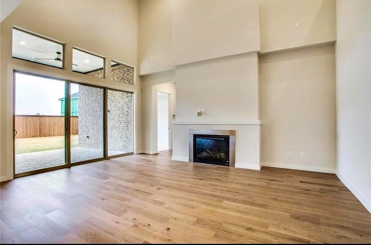 4 bed, 3721 sqft, $4,400 — Photo 4