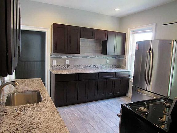 2nd image of 136 Sorrento St