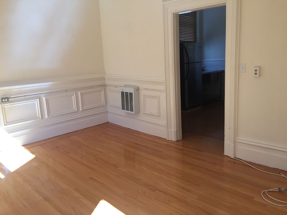 1st image of 996 Valencia St APT 17
