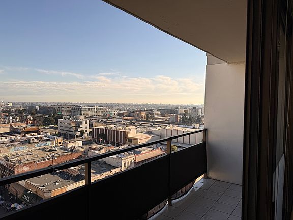 3rd image of 801 Franklin St APT 1239