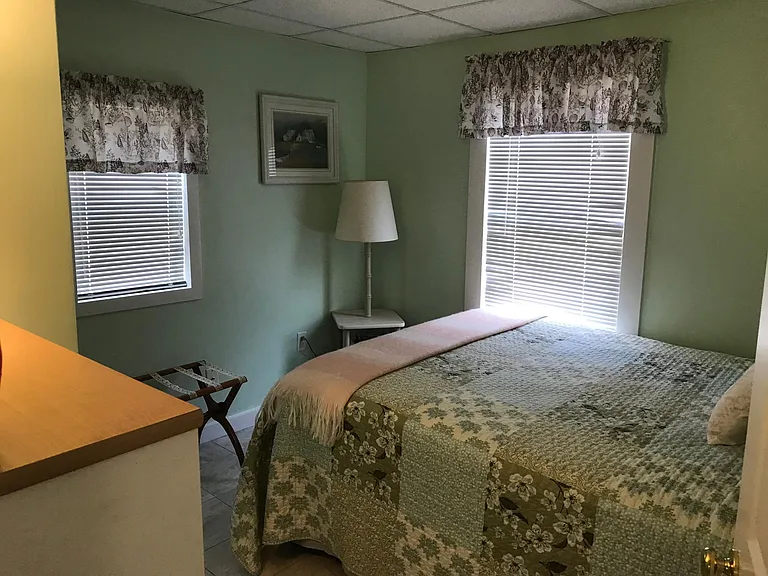 10 Carll Ave — Photo 4