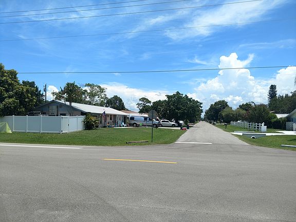 2nd image of 4240 Shamrock Dr