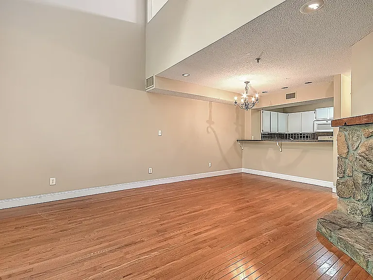 109 Beechnut St #7 — Photo 17