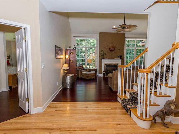 3rd image of 8 Winding Brook Dr