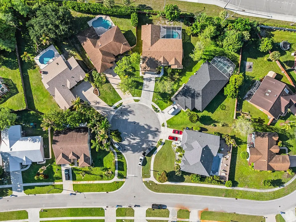 104 Oxford Ct