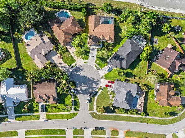 104 Oxford Ct