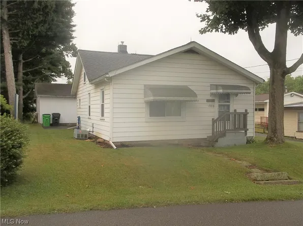 1988 Wagner St NW, Dover, OH 44622