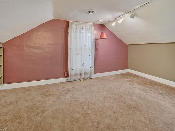 21st image of 1021 1st Ave