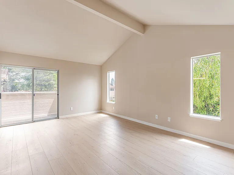 19723 Redwood Rd — Photo 31