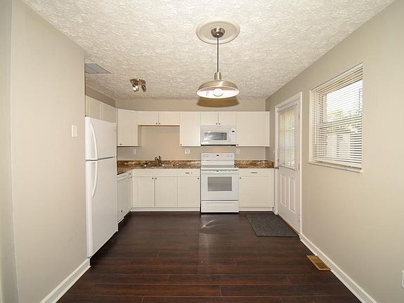 3rd image of 21 Berry Dr APT A