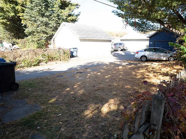 43rd Ave S — Photo 14