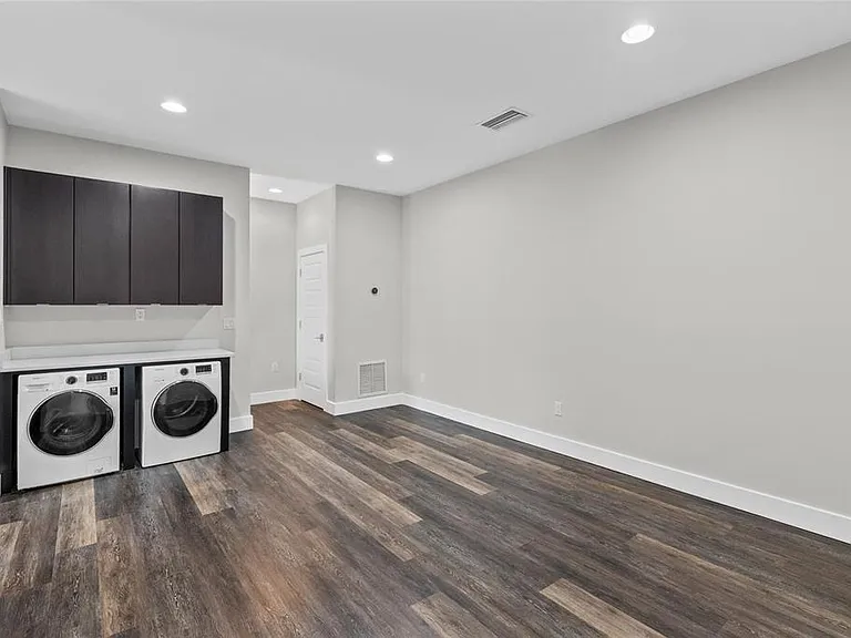14105 Corrigan Ave #B — Photo 6
