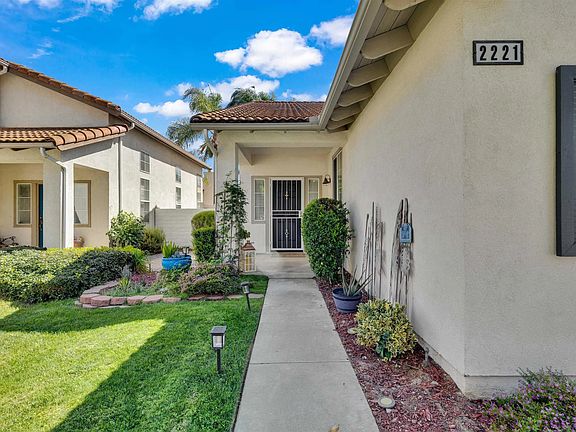 4th image of 2221 Orange Grove Pl