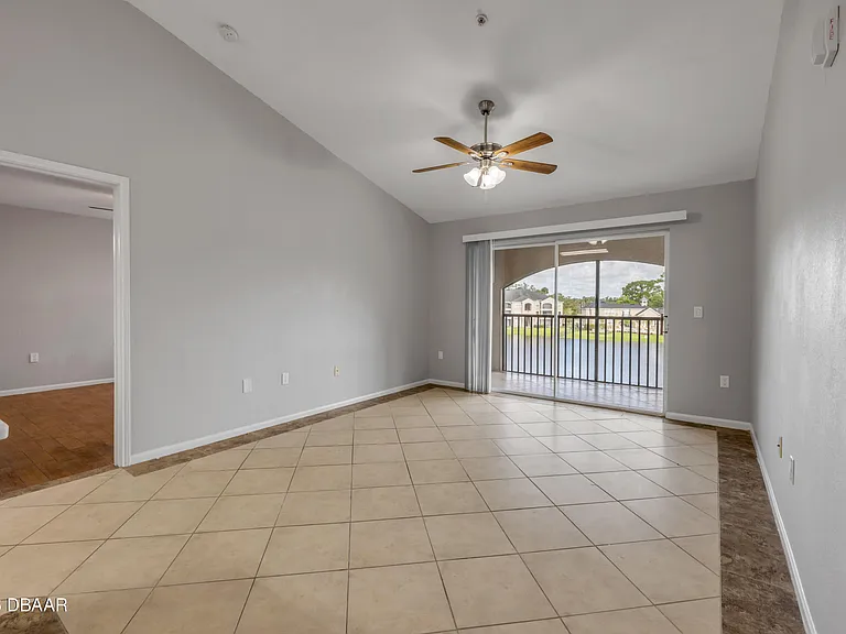 940 Village Trl #4-306 — Photo 7