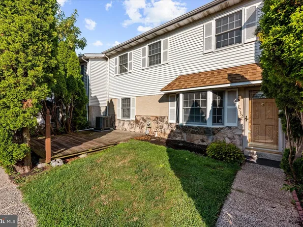 1712 Whitpain Hls, Blue Bell, PA 19422