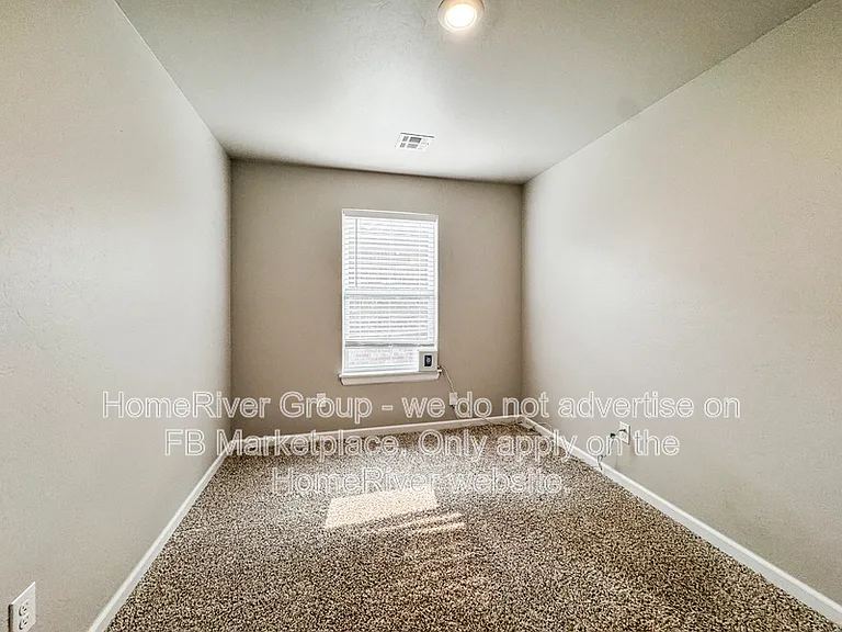 2516 Rosewood Ln — Photo 9
