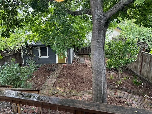 300 Brown St — Photo 2