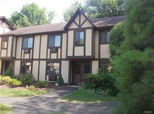 212 Foxwood Ln, Milford, CT 06461