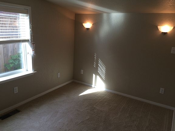 4th image of 503 Park St
