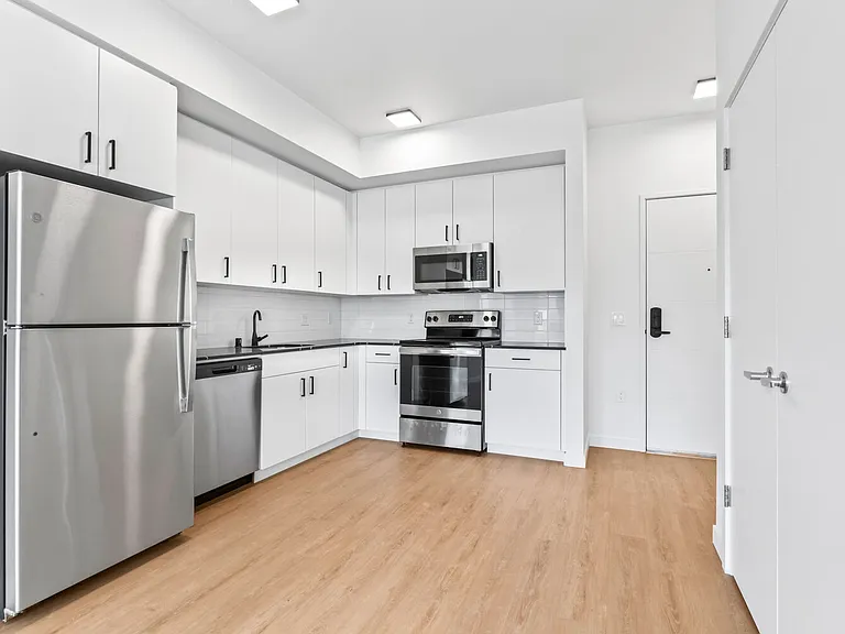 Hudson West — Photo 19