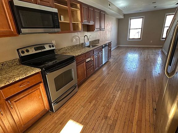 4th image of 1209 Hollins St #1