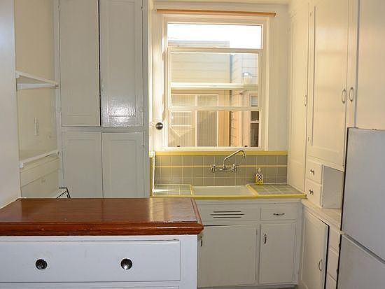 3rd image of 900 Bay St APT 11